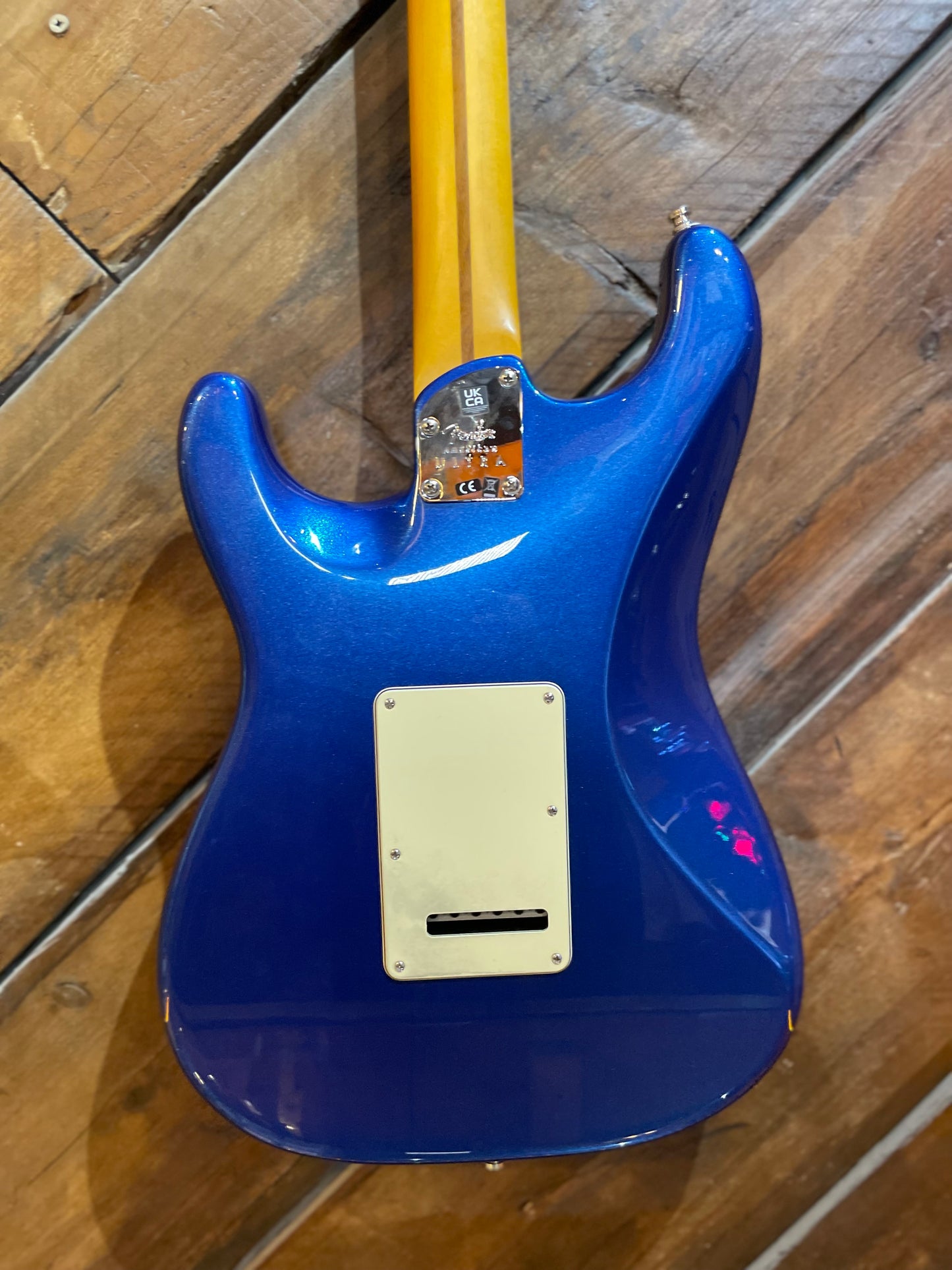 Fender Ultra Stratocaster HSS, Cobra Blue - EX DEMO