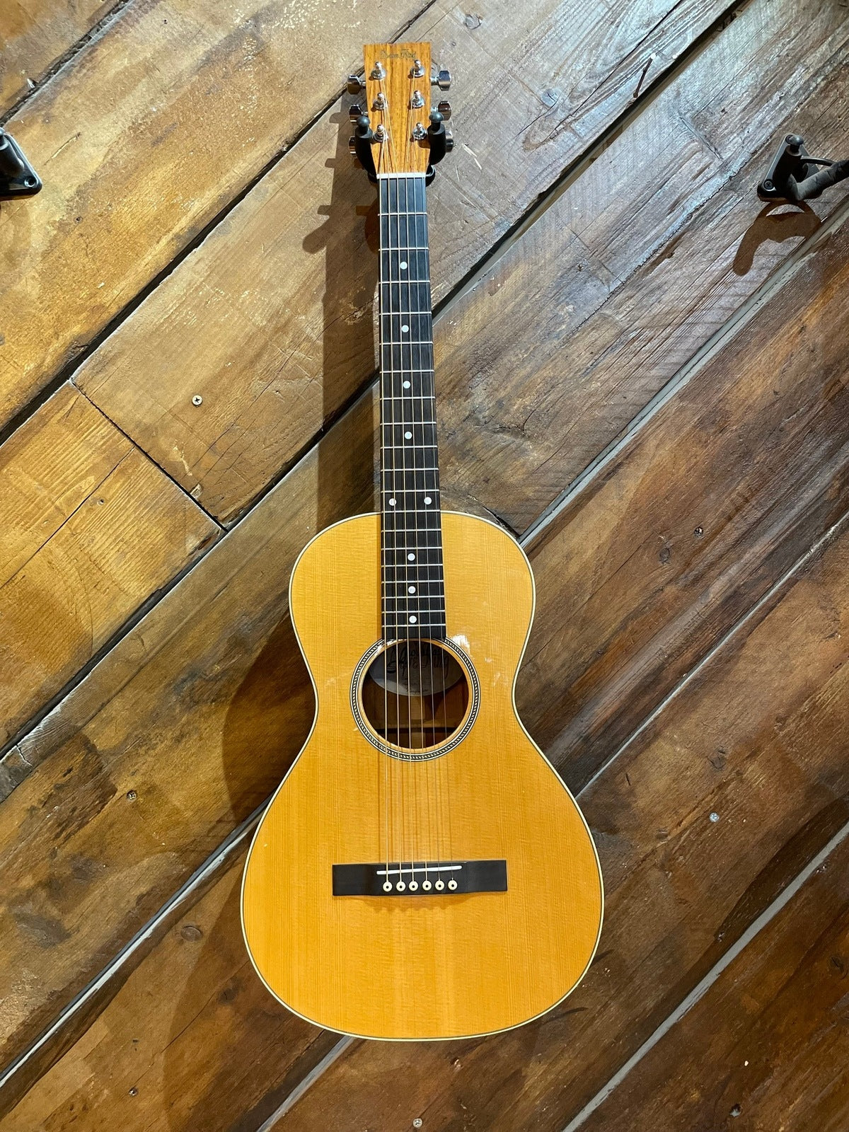 S/H 2010 Dave King Parlor Acoustic Guitar