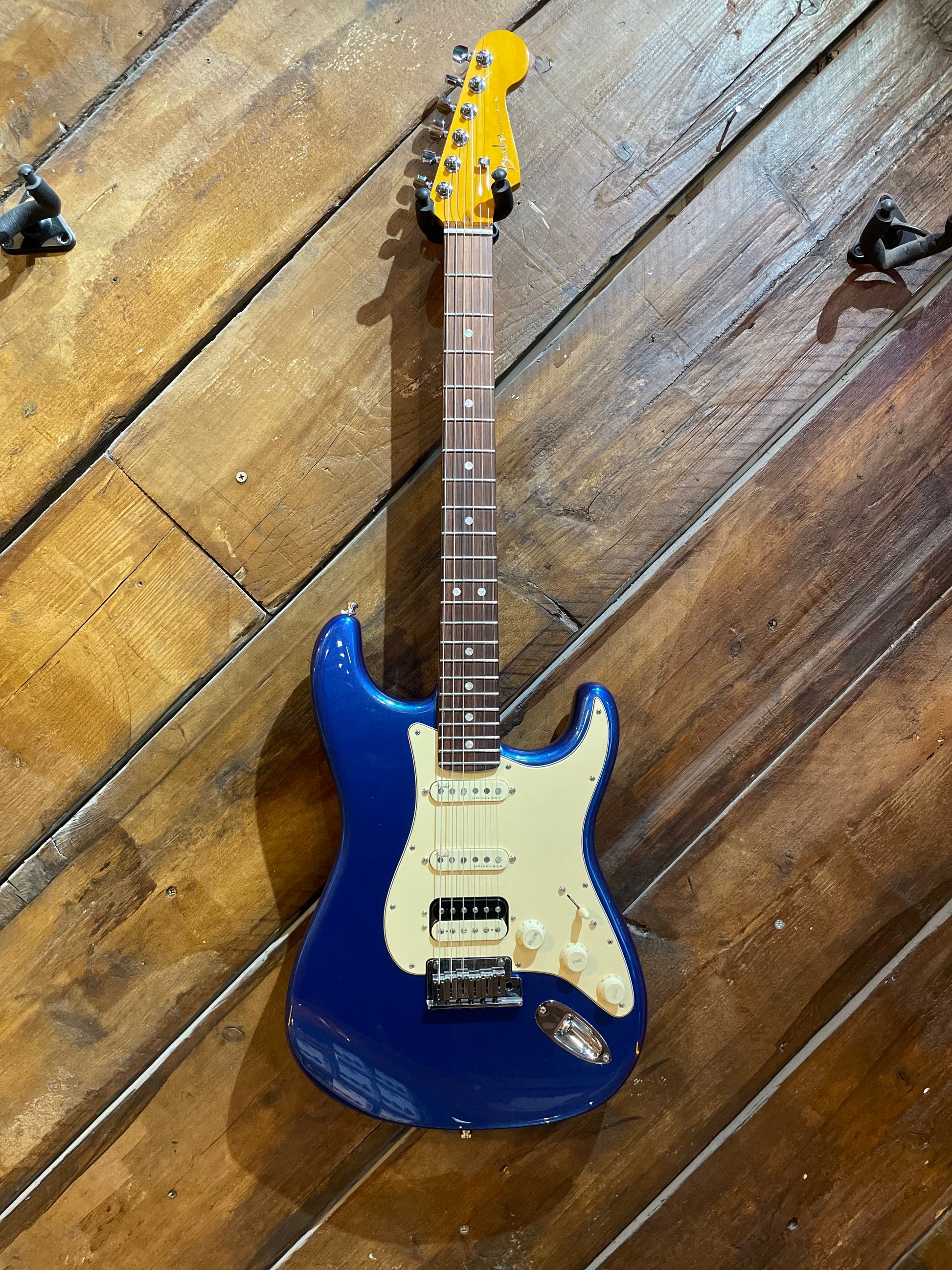 Fender Ultra Stratocaster HSS, Cobra Blue - EX DEMO