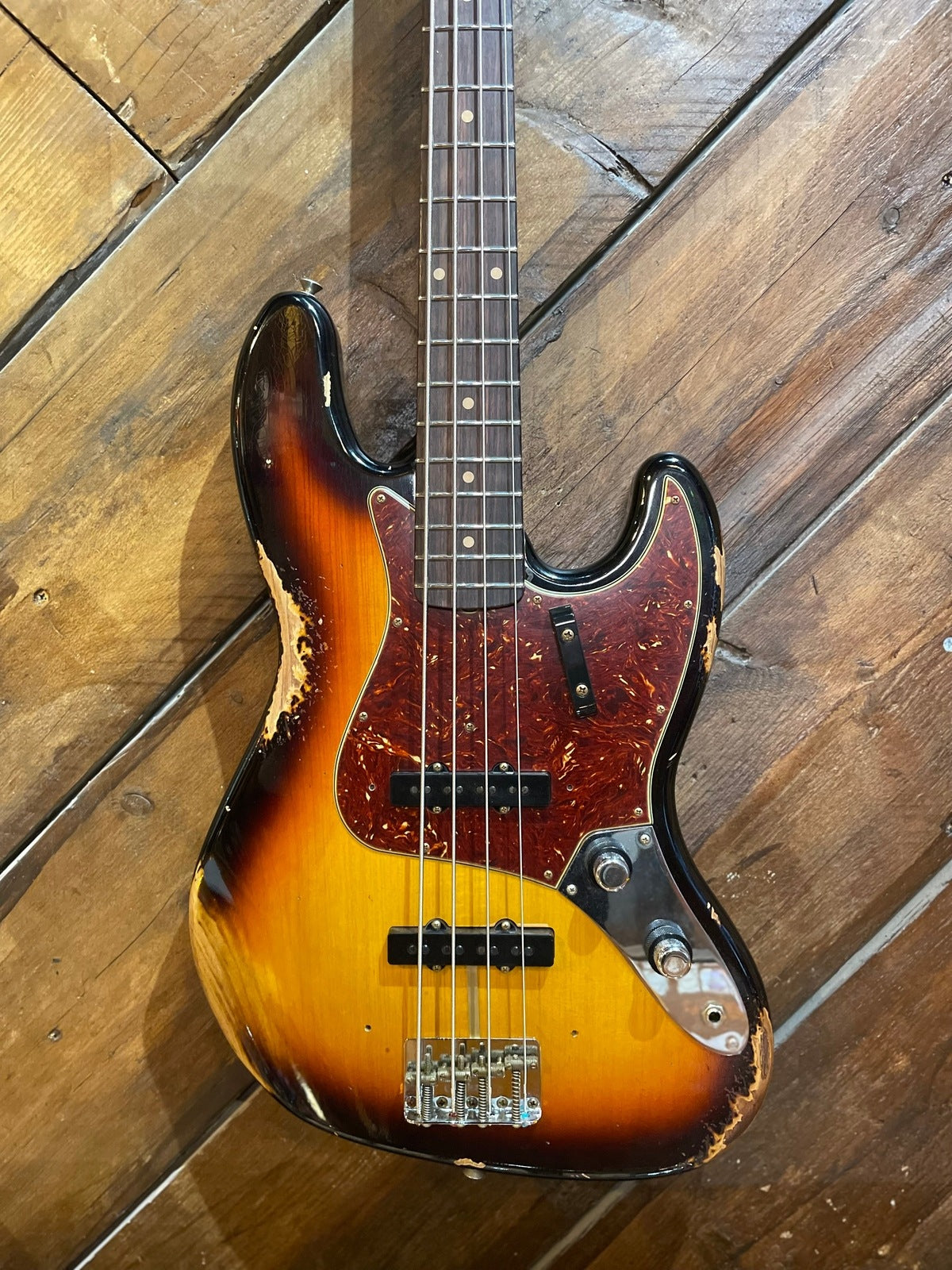 Fender Custom Shop '61 Jazz Bass, Heavy Relic Super Faded Three Tone Sunburst