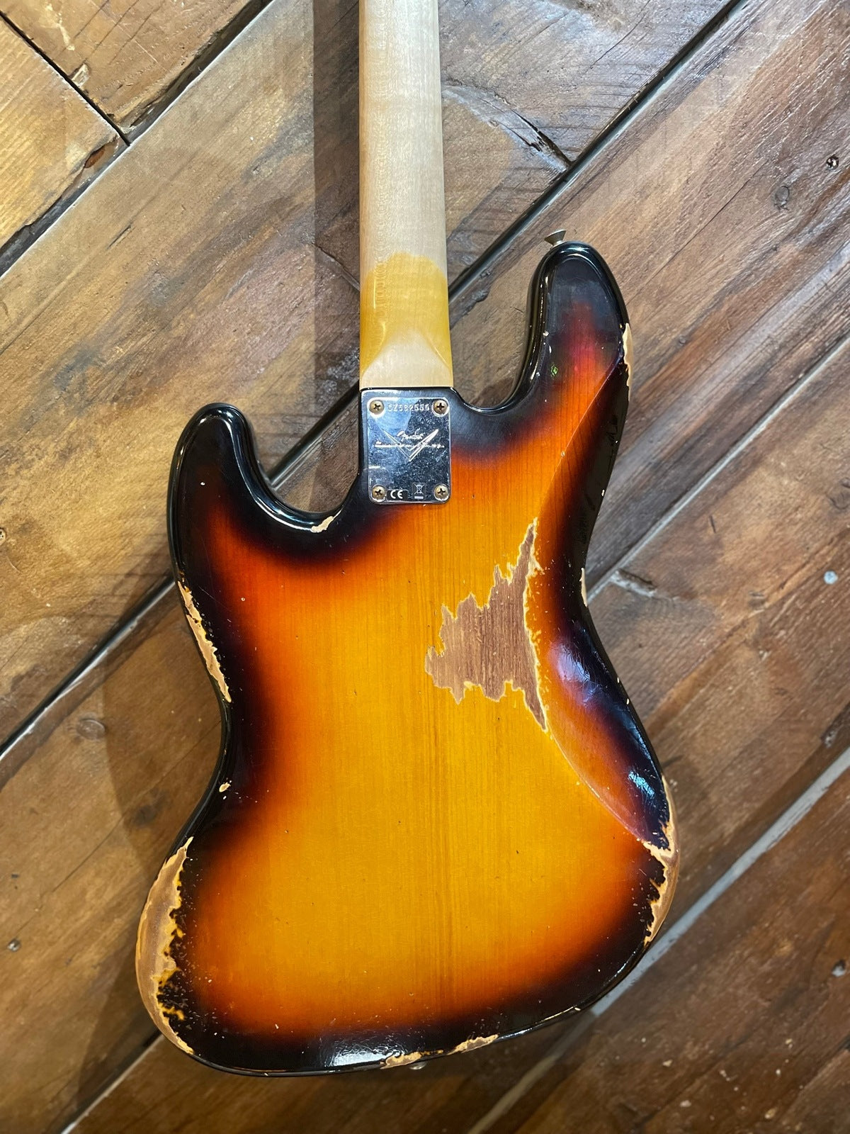 Fender Custom Shop '61 Jazz Bass, Heavy Relic Super Faded Three Tone Sunburst