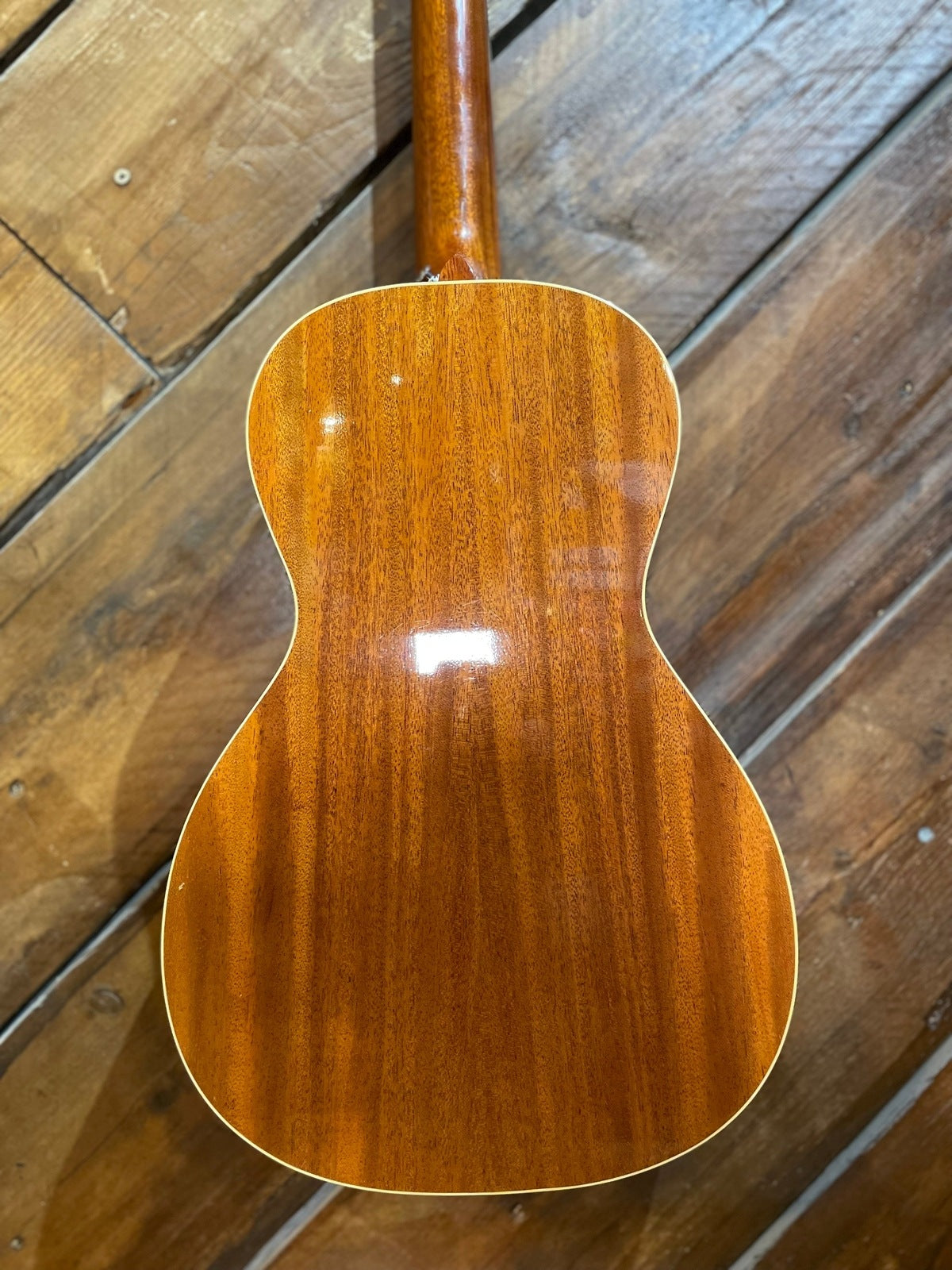 S/H 2010 Dave King Parlor Acoustic Guitar