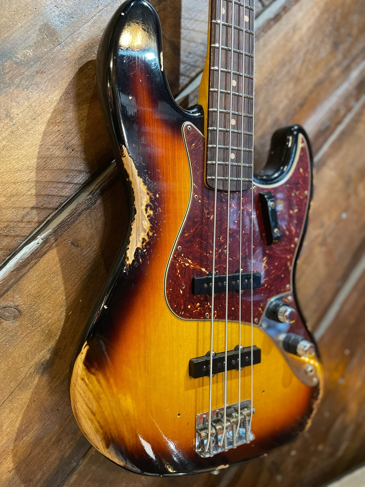 Fender Custom Shop '61 Jazz Bass, Heavy Relic Super Faded Three Tone Sunburst