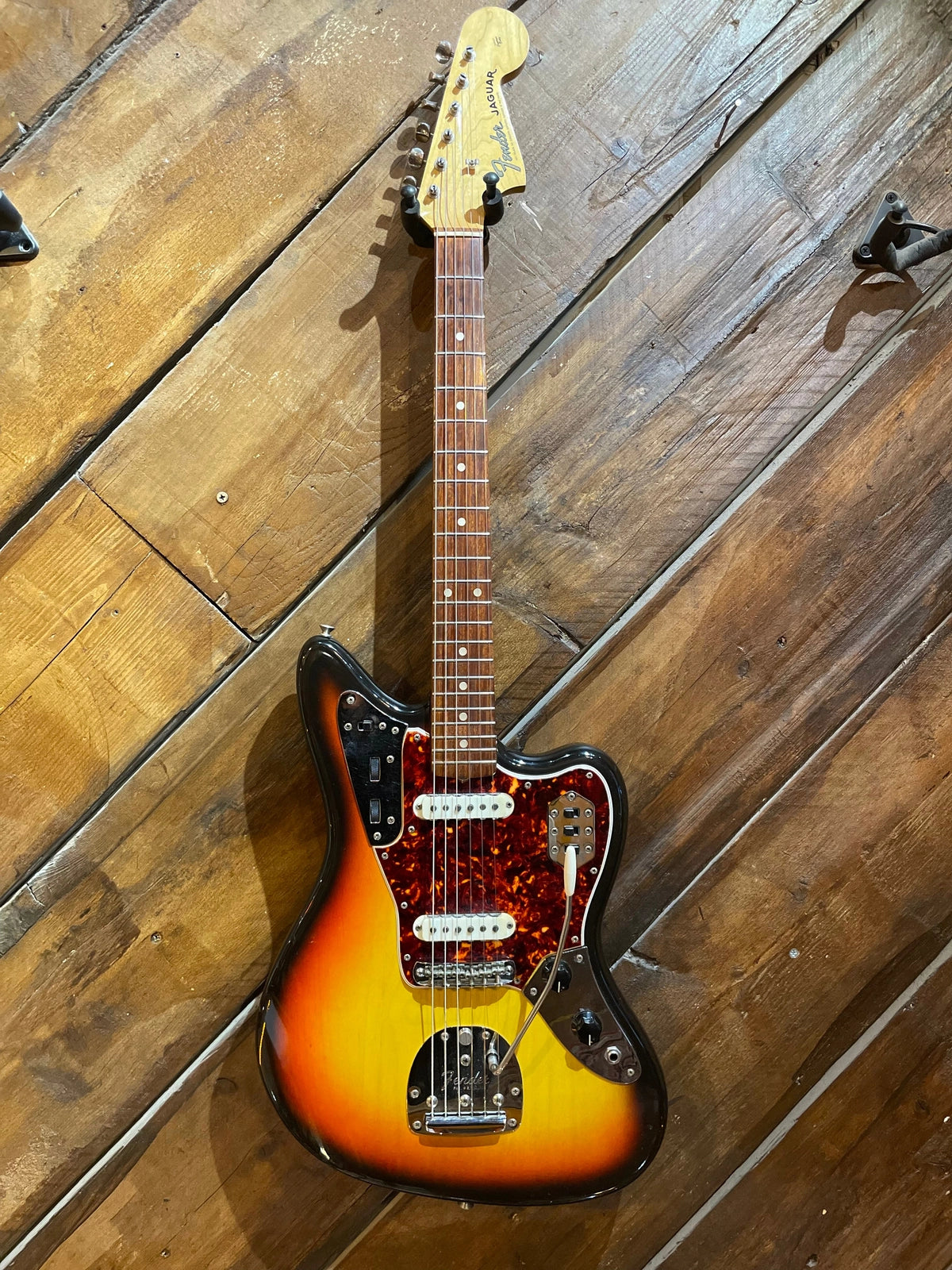 S/H 1965 Fender Jaguar, Three Tone Sunburst