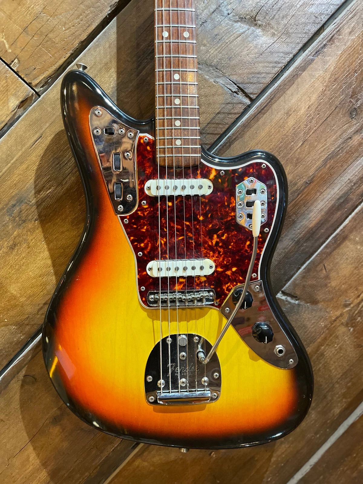 S/H 1965 Fender Jaguar, Three Tone Sunburst