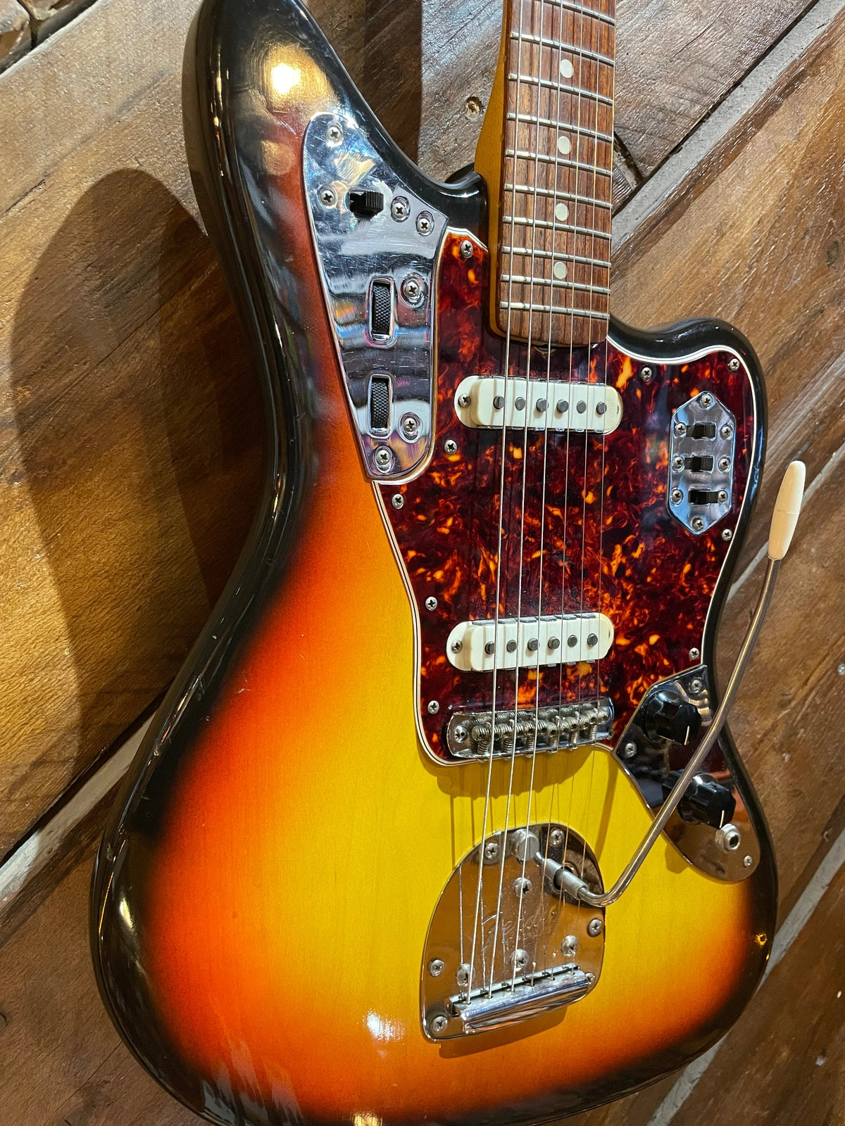 S/H 1965 Fender Jaguar, Three Tone Sunburst