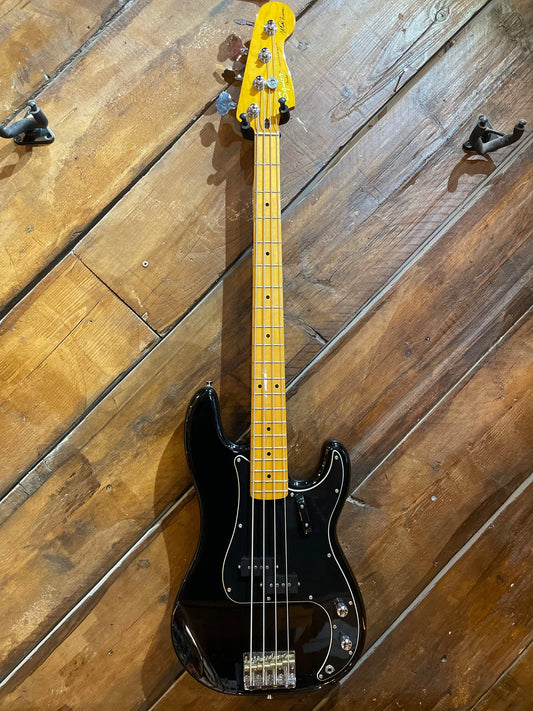 S/H Squier Matt Freeman Signature Precision Bass, Gloss Black